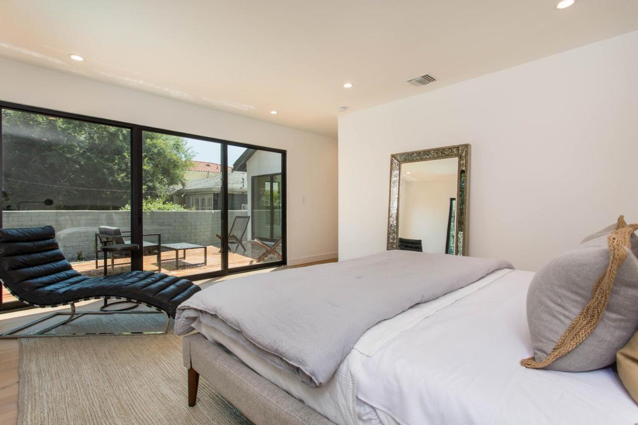 Modern With A Pool In Larchmont Village Holiday home Los Angeles