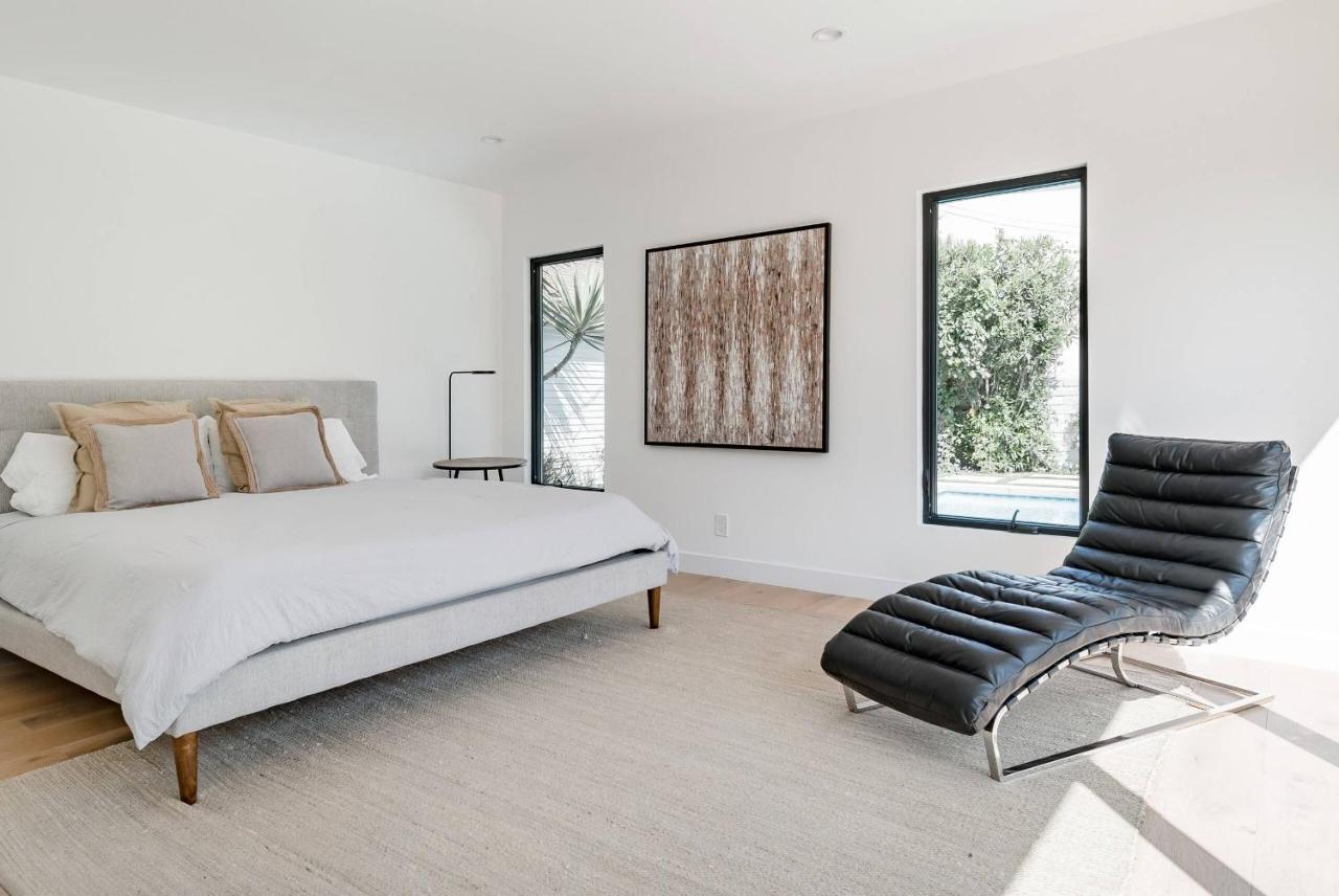 Modern With A Pool In Larchmont Village Los Angeles