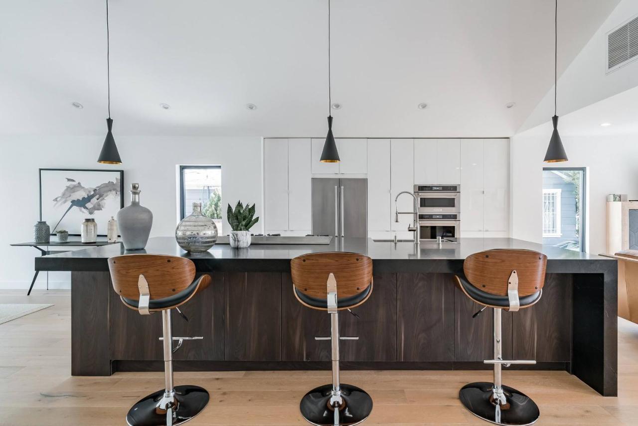 Modern With A Pool In Larchmont Village Los Angeles